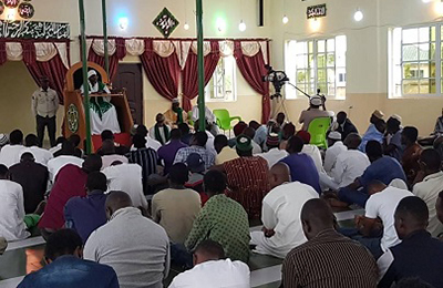 في رمضان.. تنظیم دورة قرآنیة لتعليم التفسير في غانا