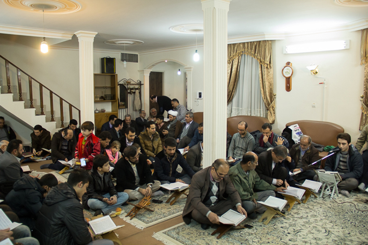 تربیت سه نسل قرآنی در جلسه‌ای با قدمت 20 سال و به میزبانی شهدا