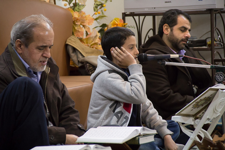 تربیت سه نسل قرآنی در جلسه‌ای با قدمت 20 سال و به میزبانی شهدا