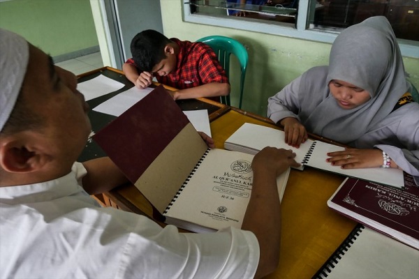 چاپ قرآن کریم ویژه روشندلان در اندونزی+عکس / در حال تکمیل
