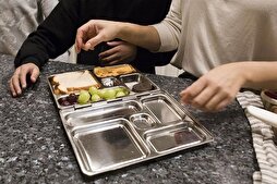 Bill Mandates Halal, Kosher Meal Options in Illinois Schools