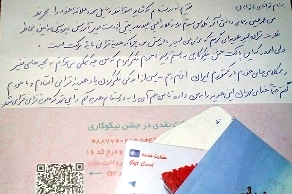 نوجوان فعال قرآنی ورامینی هدیه خود را به دانش‌آموزان نیازمند اهدا کرد