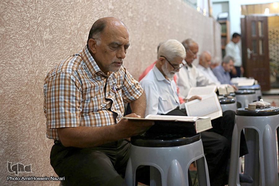 برگزاری محفل انس با قرآن در مسجد امام حسین(ع) قزوین