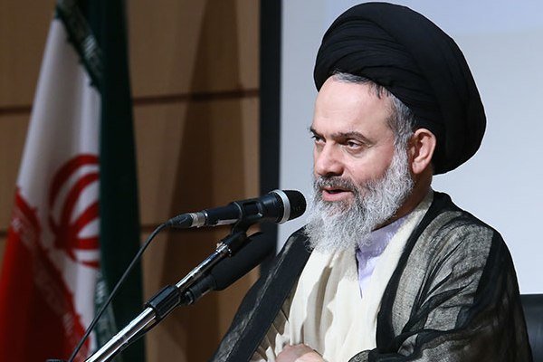 ولایت فقیه ضمانت انقلاب اسلامی/ تولید محتوای غنی در فضای مجازی ضروری است