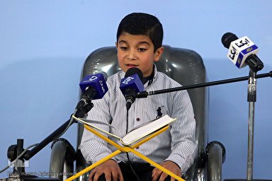 صوت/ تلاوت قاریان کاروان انقلاب در امامزادگان باقریه(ع) بیرجند