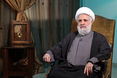 فیلم/ حضور «شیخ نعیم قاسم» در منزل شهید سلیمانی