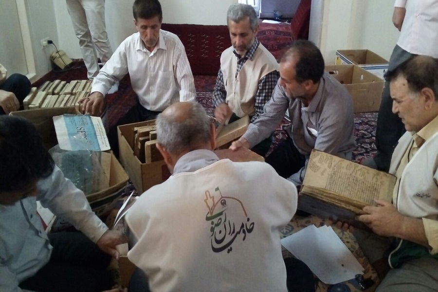 196 کتاب خطی 600 ساله در قزوین، وقف آستان قدس رضوی شد 196 کتاب خطی 600 ساله در قزوین، وقف آستان قدس رضوی شد
