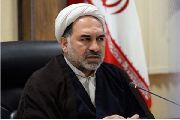 دستی را که نمی‌توانی گاز بگیری ببوس