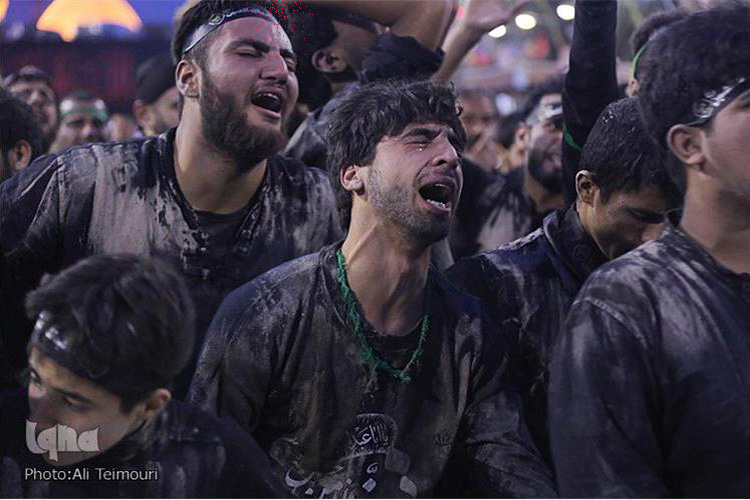 نرحب بکم بزوار الکرام/ اینجا جاده منتهی به عشق است