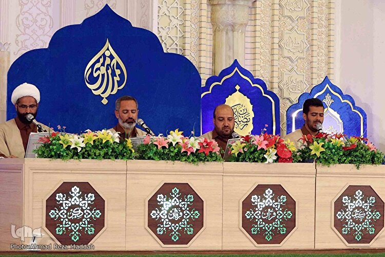 جزءخوانی قرآن کریم در حرم شاهچراغ (ع)