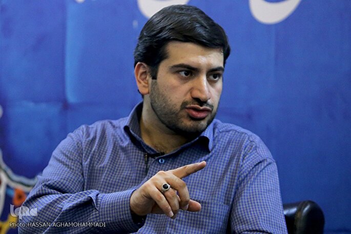 نبود فاصله میان علم و عمل از شروط بیان حق به دیگران است