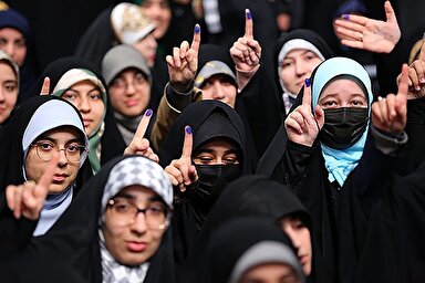 فیلم | حسینیه امام خمینی(ره) در قرق رأی اولی‌ها