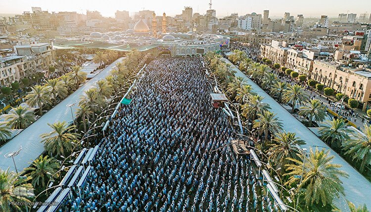 نماز عید قربان در جوار حرم سیدالشهدا(ع)