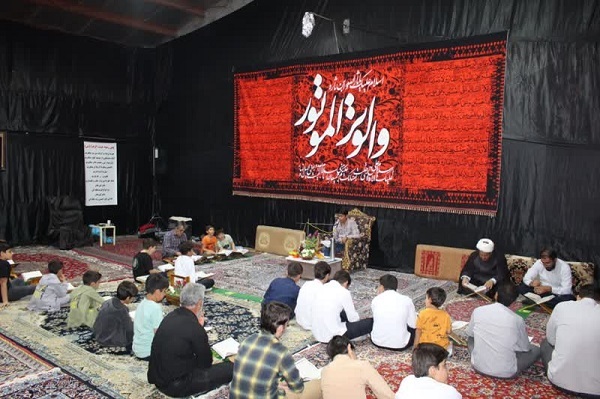 محفل انس با قرآن در هیئت الزهرا شهرستان نهاوند برگزار شد + عکس