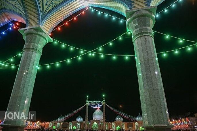 عکس | نجوای کمیل عارفانه در مسجد جمکران