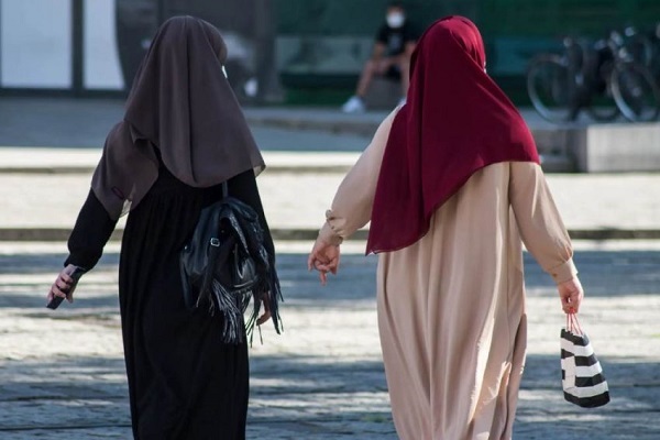 جلوگیری از ورود مادران محجبه به مدارس در فرانسه