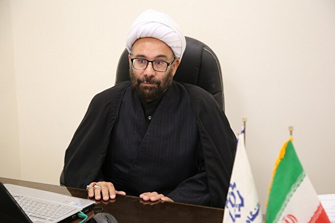 حوزویان و دانشگاهیان در معرفی شخصیت امام(ره) اهتمام داشته باشند