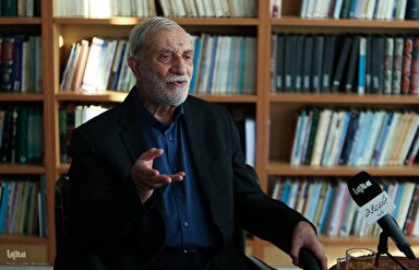 فیلم | جلوگیری از افول ادبیات عرب با پیوند آن با زبان فارسی