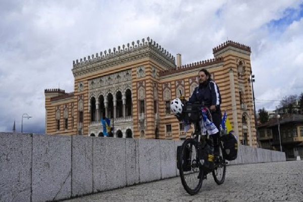 دوچرخه‌سواری از آلمان تا مکه برای ادای حج
