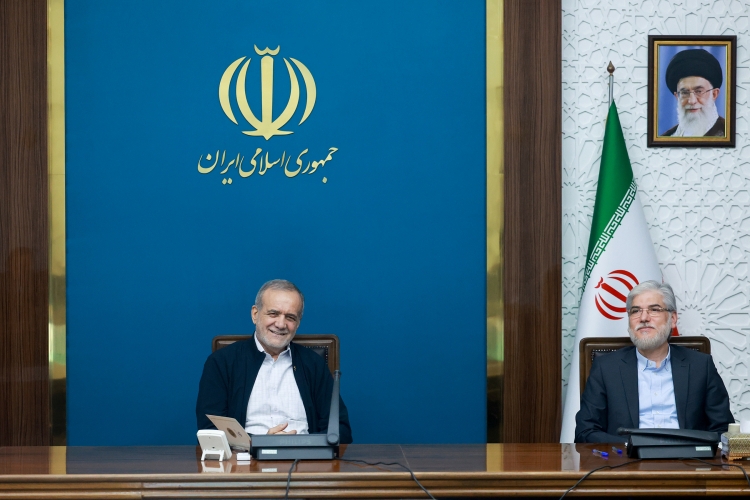 تصمیمات غیرکارشناسی نتیجه حذف نخبگان از فرآیند تصمیم‌گیری است