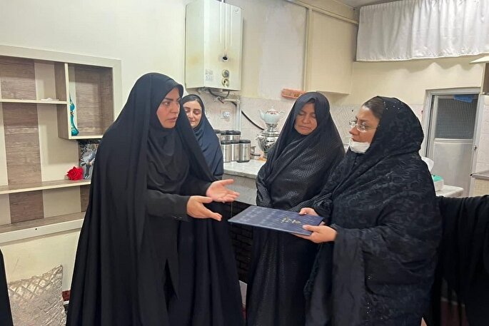 دیدار مدیرکل امور بانوان استانداری آذربایجان‌شرقی با خانواده شهدای جنگ رژیم صهیونیستی