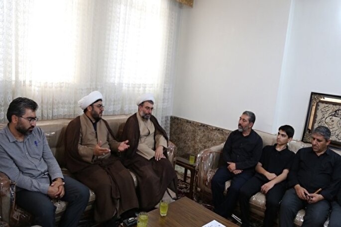 مدیران دانشگاه لرستان با خانواده شهید «محمدباقر طاهرپور» دیدار کردند + عکس