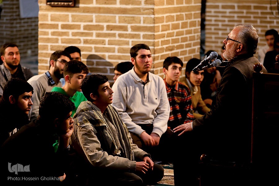 حضور جوانان در مساجد حضور جوانان در مساجد