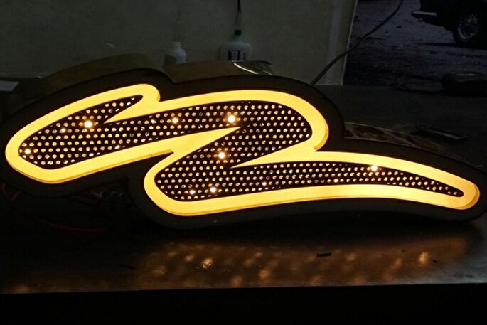 انواع تابلو چلنیوم؛ راهنمای انتخاب مناسب چلنیوم برای کسب و کارها