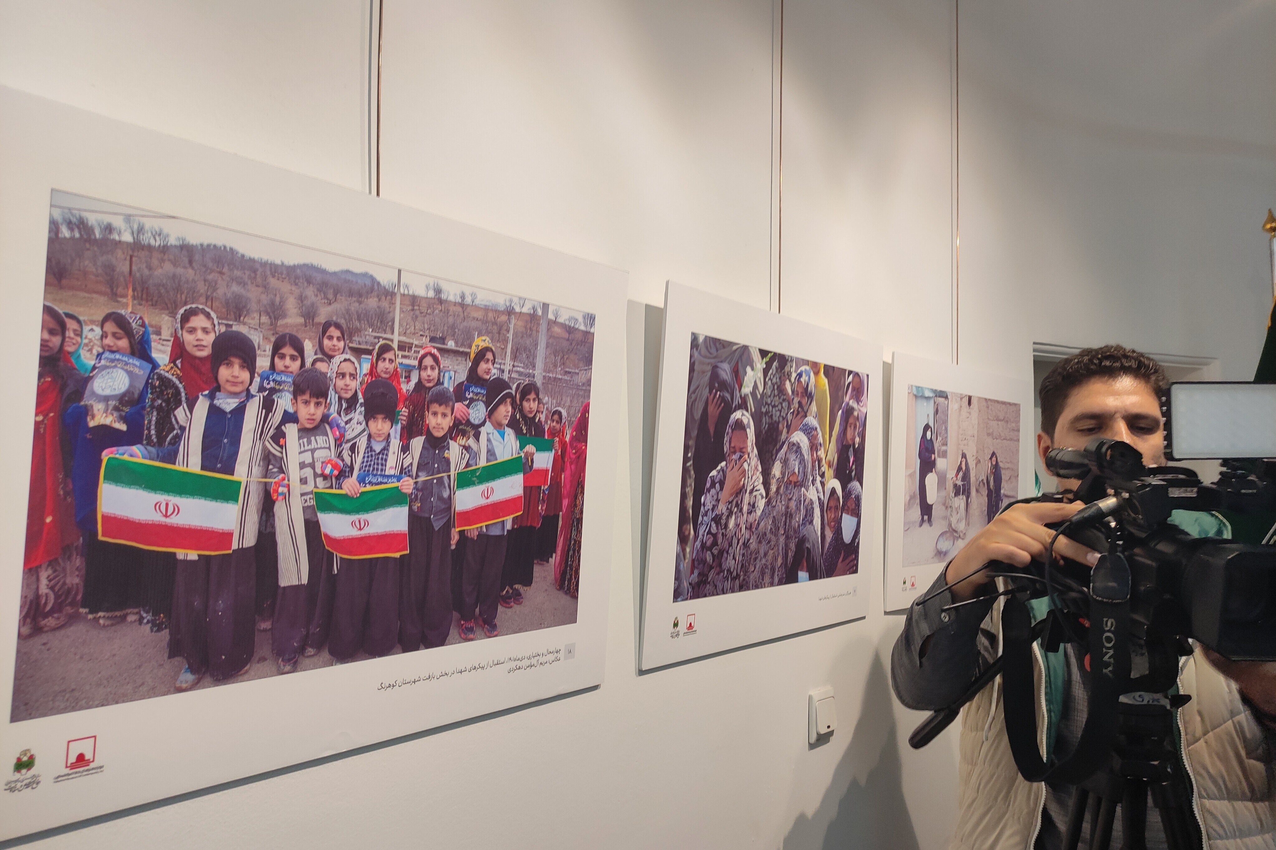 روایتی از پیام مقاومت و ایستادگی در نمایشگاه «بر شانه‌های اشک»