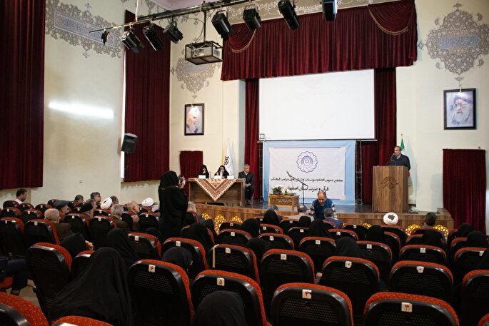 بازگشت به قرآن و عترت راه مقابله با جنگ نرم است