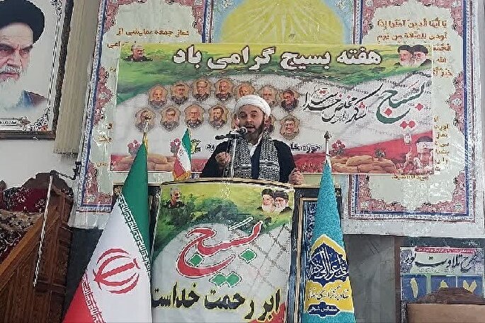 نجات جامعه در گرو تمسک به اهل‌بیت(ع) است