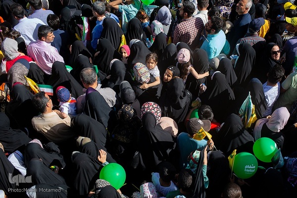 سرود " سلام فرمانده "در ورزشگاه ۱۵ هزار نفری سردار آزادگان شهر قزوین