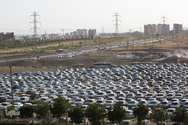 سرود " سلام فرمانده "در ورزشگاه ۱۵ هزار نفری سردار آزادگان شهر قزوین