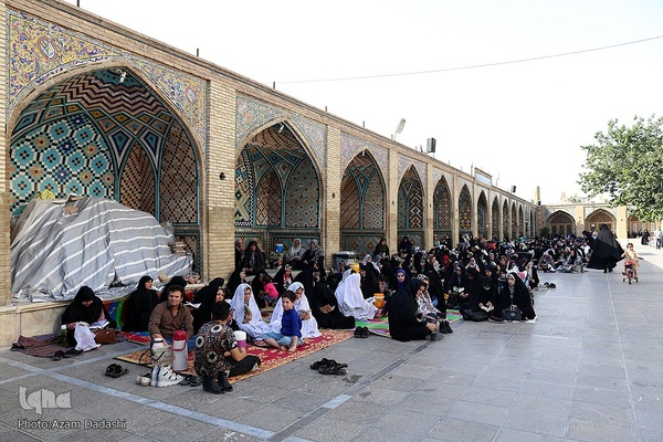 مراسم قرائت دعای پرفیض عرفه در امامزاده حسین (ع) قزوین