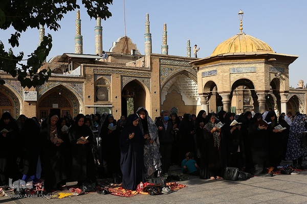 مراسم قرائت دعای پرفیض عرفه در امامزاده حسین (ع) قزوین