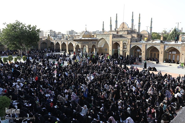 مراسم قرائت دعای پرفیض عرفه در امامزاده حسین (ع) قزوین