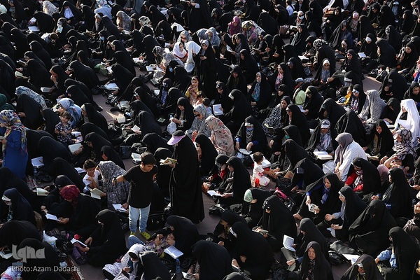 مراسم قرائت دعای پرفیض عرفه در امامزاده حسین (ع) قزوین