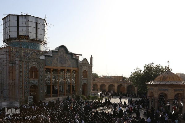 مراسم قرائت دعای پرفیض عرفه در امامزاده حسین (ع) قزوین