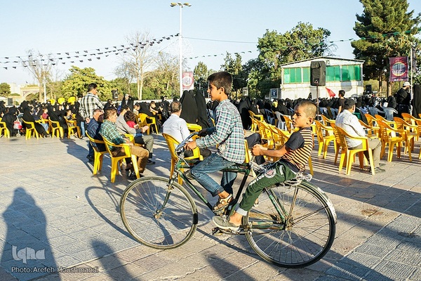 اجتماع پر شور دختران نوجوان در گلزار شهدای قزوین‎‎