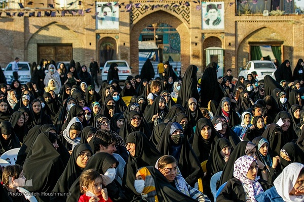 اجتماع پر شور دختران نوجوان در گلزار شهدای قزوین‎‎