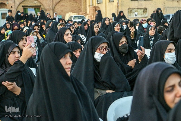 اجتماع پر شور دختران نوجوان در گلزار شهدای قزوین‎‎