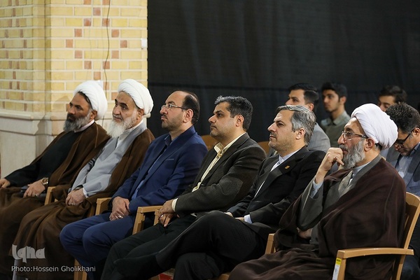 نشست صمیمانه جمعی از دانشجویان و نخبگان با امام جمعه قزوین