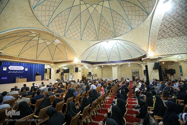 نشست صمیمانه جمعی از دانشجویان و نخبگان با امام جمعه قزوین