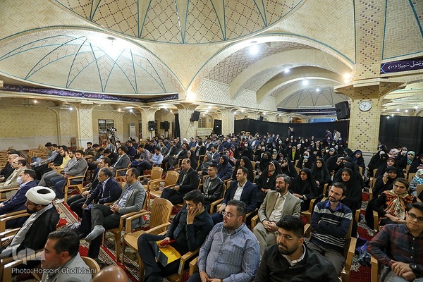 نشست صمیمانه جمعی از دانشجویان و نخبگان با امام جمعه قزوین