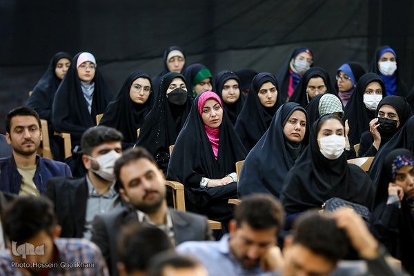 نشست صمیمانه جمعی از دانشجویان و نخبگان با امام جمعه قزوین