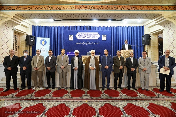 نشست صمیمانه جمعی از دانشجویان و نخبگان با امام جمعه قزوین