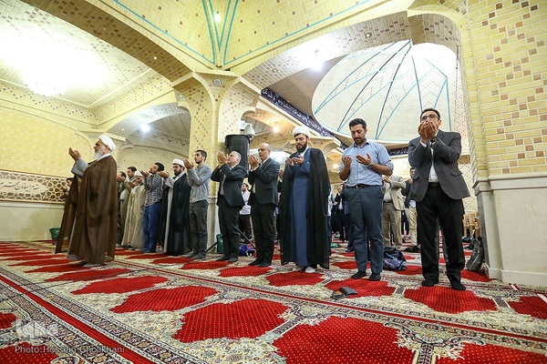 نشست صمیمانه جمعی از دانشجویان و نخبگان با امام جمعه قزوین