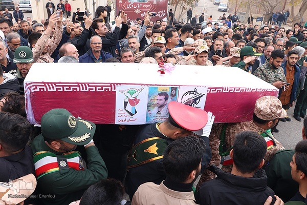 مراسم تشییع و تدفین شهید الیاس چگینی در زادگاهش