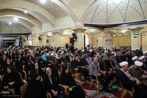 عمامه گذاری طلاب در روز میلاد امام حسین(ع)