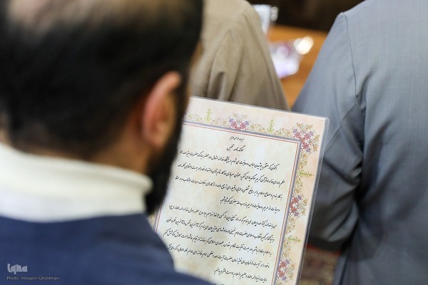 عمامه گذاری طلاب در روز میلاد امام حسین(ع)